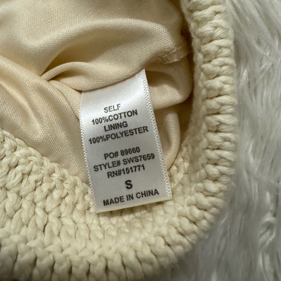 Big water blue sky Crochet mini skirt in cream size Small - Picture 5 of 5